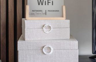 Capitol House - 3 Bed 1 Full and 1 Half Bath, Pet Friendly with Hot Tub walk to Lucas Oil Stadium - Foto 47