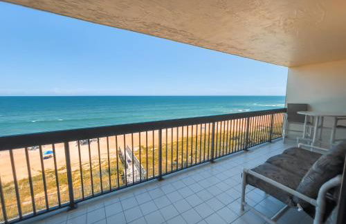 Luxury direct oceanfront corner with a large private balcony, heated pool and garage - Photo 49
