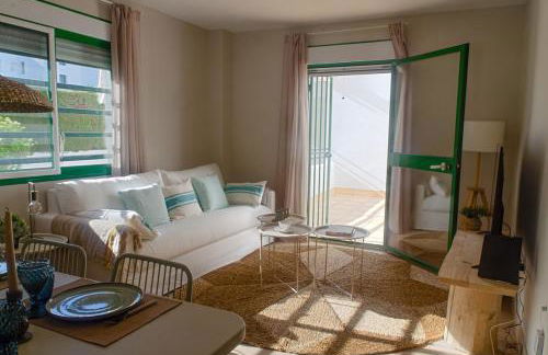 Anc14 Apartamento con 2 habitaciones, patio y piscina al lado de la playa - Foto 1