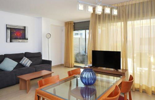 AT014 A pocos metros de la playa, equipamiento completo, piscina comunitaria - Foto 7