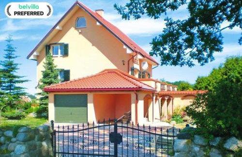 Holiday Home near Forest and Lake in Pomeranian - Foto 1