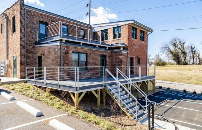 Luxury Multi-unit Historic Building Near Downtown - Photo 23