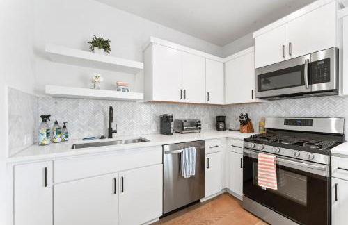 Luxe East Downtown 3BR Condo, Walk to Bars, Restaurants, Shops - Foto 32