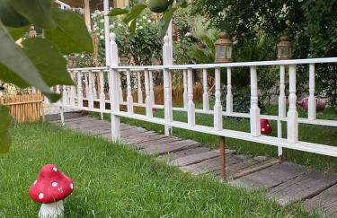 Royal's Studios - Photo 44