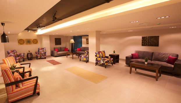 Coin salon dans le hall