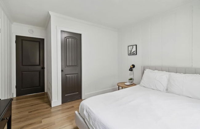 Chic Retreat Near Airport & Downtown Nashville by RedAwning - Photo 9