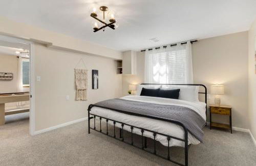 Downtown Windsor Home with Hot Tub and Pool Table - Foto 61