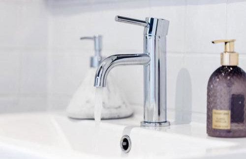 New, modern 4 bed, 3 bath house ,free parking - Foto 27