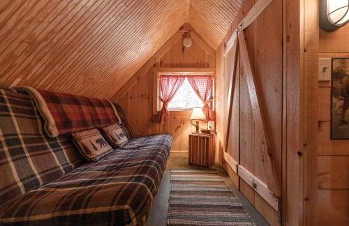 Cozy Log Cabin with an Indoor Fireplace Located on 70 Forested Acres in Leicester, Vermont - Foto 35
