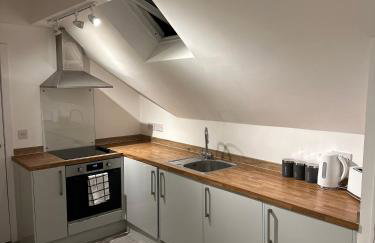 Epsom High Street Apartment 10 - Photo 12