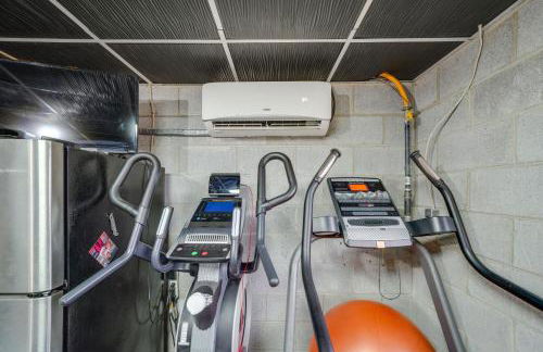 Beckley Studio with Private Hot Tub and Home Gym! - Foto 18