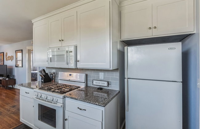 Bluebird Bungalow Chic Home, Quiet Neighborhood - Foto 13