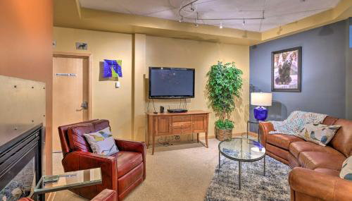 Idyllic Dtwn Anchorage Condo with Fireplace! - Foto 3