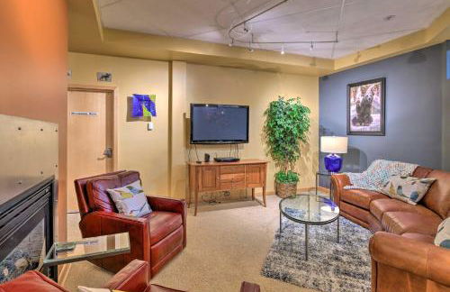 Idyllic Dtwn Anchorage Condo with Fireplace! - Photo 3