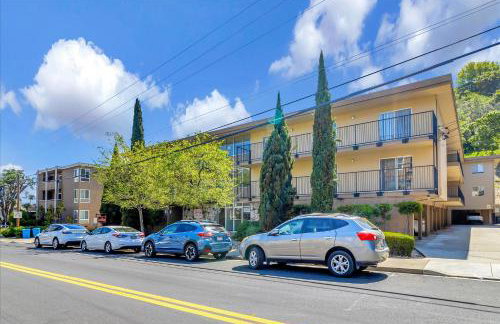 Peaceful Family Friendly 2BR 2BA Entire Apt Unit in Belmont Hill - Foto 1