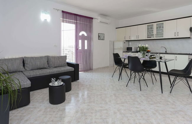 Apartment in Katel Gomilica Near Beach - Foto 15