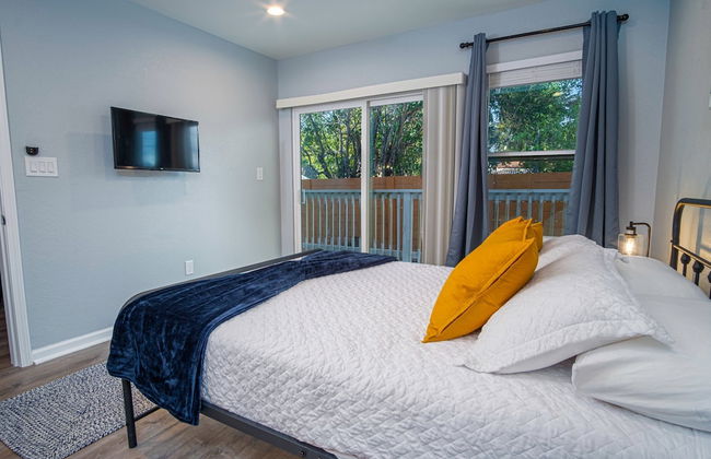 Escape to 4br/3ba Brand New Downtown Home - Foto 9