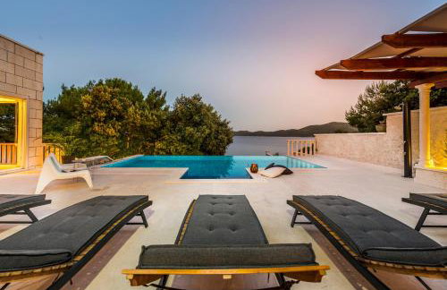 Villa Ragusea With a Private Beach - Photo 15