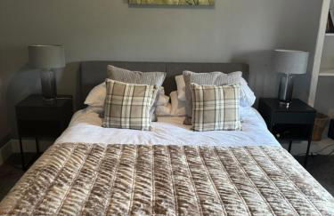 Beautiful 2-bed Study or Visit Flat - Photo 20