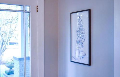 Modern & Centrally Located Stay at Calypso Dreams - Foto 23