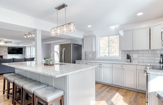 4BR Lodge on Wolf Creek – Fishing, Hiking, New River Fun & Hokie Weekends - Foto 13