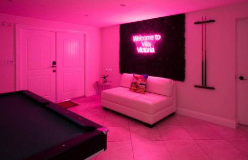 ~Villa Victoria Luxury! (Pool)~1 mile from beach - Foto 47