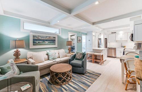 Coastal Downtown Naples Condo - Walk to the Beach! - Foto 1