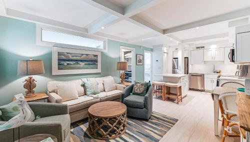 Coastal Downtown Naples Condo - Walk to the Beach! - Foto 1