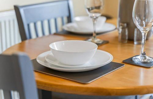 #35 City Home - Sleeps 8 3BDR 2 BR- Bham CC 10 mins - "Perfect for Contractors and Families - Free Parking" - Foto 2