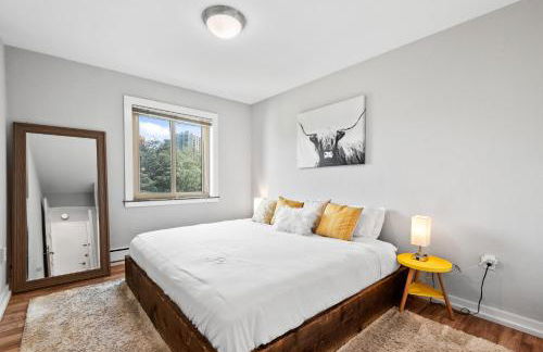 Downtown 2BR Penthouse with Prime Location & Views - Foto 7