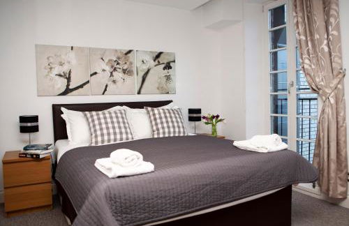 Apt 3, Trafalgar Sq Duplex, 3rd & 4th floor by Indigo Flats - Photo 18