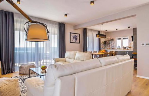 Villa with Swimming Pool, Outdoor Kitchen, Sauna, Hot Tub, Play Area, Sea View - Foto 7