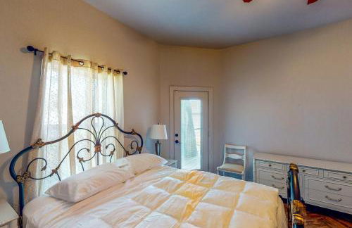 Hot Tub and Views Luxe Lake Bridgeport Retreat - Foto 14