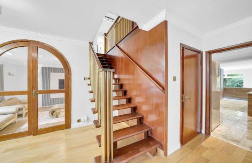 Lux 5 Bed sleeps 11, 10 mins from Wembley Stadium, Jacuzzi and Steam Shower - Photo 51