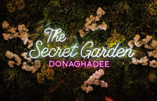The Secret Garden, Donaghadee - The Hideaway - Stylish 5-Beds, and Lavish 3-Bedrooms - Guests 7 - Super Fast Speed Wi-FI - Foto 58