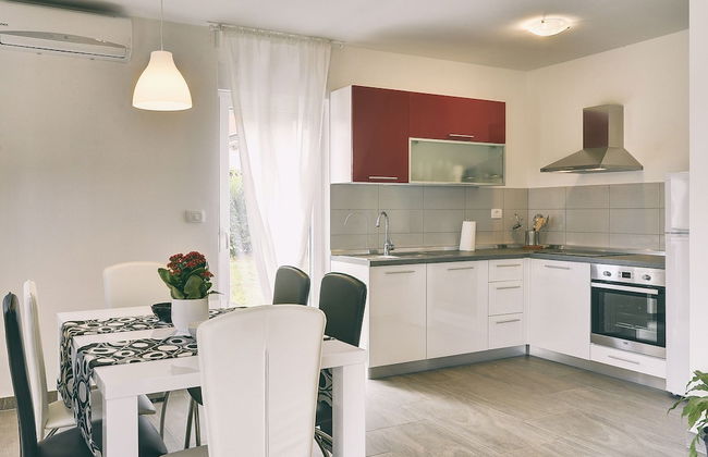 Detached Villa With Pool and Large Garden in Quiet Area Near the Sea - Foto 10