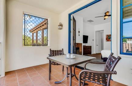 LV009 Private Upstairs Studio w Mountain Views - Photo 11