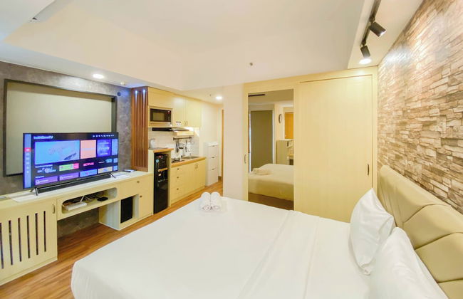 Minimalist and Cozy Studio LRT City Jatibening Apartment - Photo 3