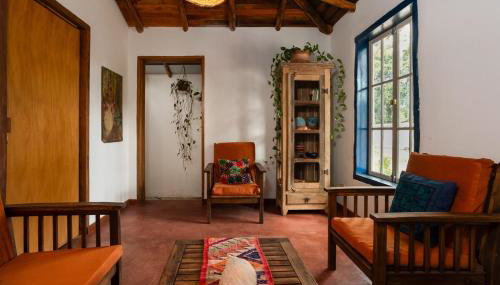 Casa histórica na rua da praça - Foto 4