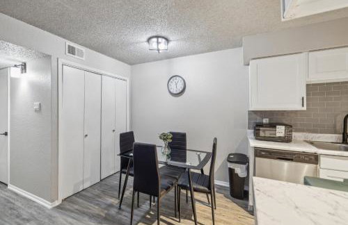 The Landry 276 Spacious and Cozy 2 Bedroom 1bth - Foto 9