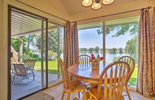 Lake House with Hot Tub - 1 Mi to Surf n Slide - Foto 8