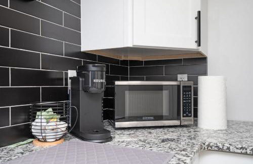 Chic 2-Bed Haven with Vibrant Décor in SE Atlanta - Foto 16