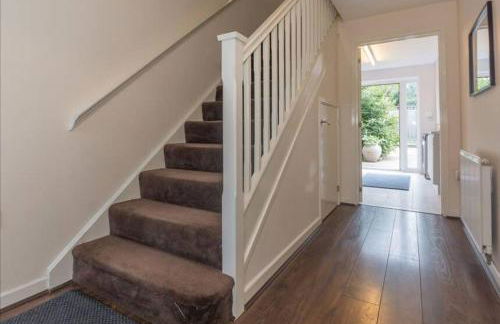 BrumStay - 4 Bedrooms TownHouse sleeps 6 with Driveway Parking and Garden - Foto 25