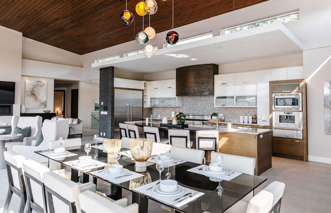 Lakeview Luxury Home in Vineyard w Infinity Pool hot tub - Photo 17