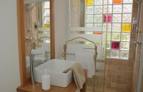 Cottage Mackinley, séjour spacieux et chaleureux, salon de jeux, grande salle à manger, 15 pers, Centre Historique, gare TER - Foto 27