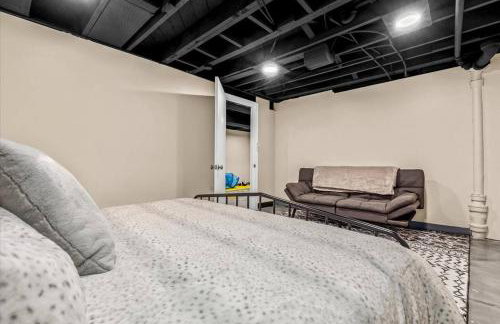 Newly Renovated 4 Bedroom 2 Bath Downtown Dearborn - Foto 27