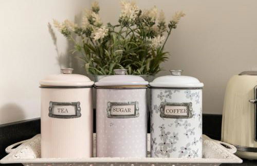 Dreamwood Retreat - Woodland Retreat with Private Hot Tub - Photo 7