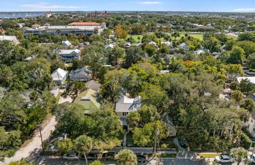 Secret Garden Hideaway l Walk to DNTN l Sleeps 8 - Foto 72