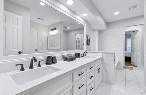 5BD Modern Farmhouse Retreat Sleeps 12 - Photo 39