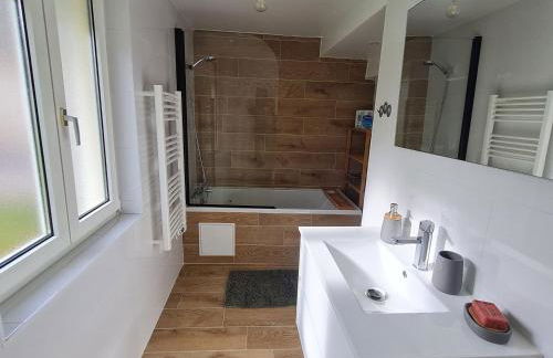 Petite maison rénovée proche centre Lunéville, jardin, barbecue, parking privatif, à 30 min de Nancy - FR-1-584-180 - Foto 2